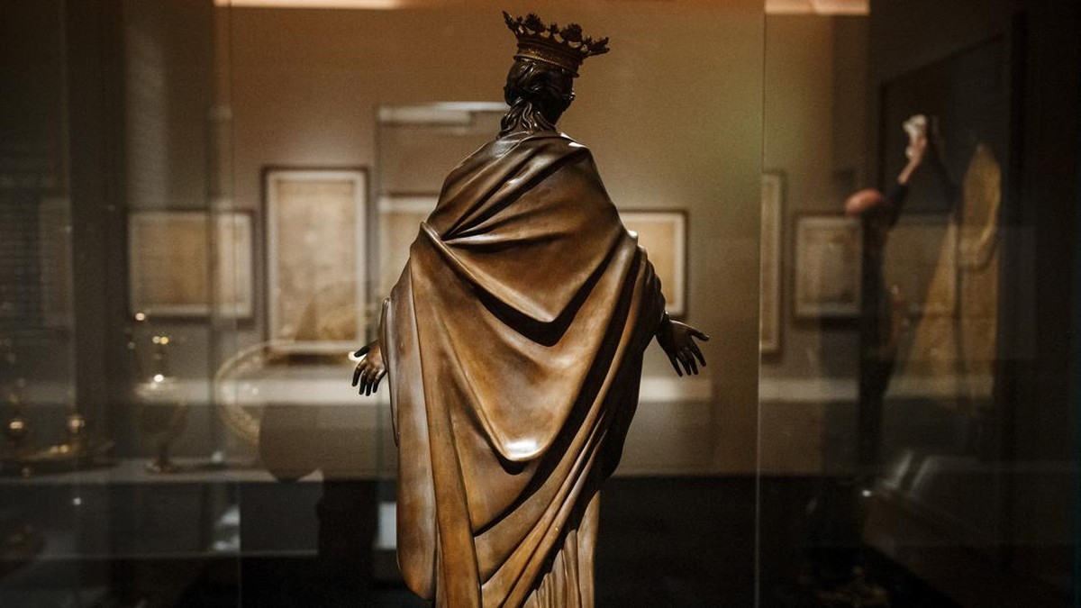 FOTO: Sisa-sisa Harta Karun Notre Dame Dipamerkan Lagi dalam Paris